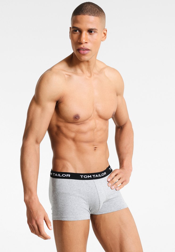 Graue Boxershorts aus Baumwolle mit einem schwarzen Bund, der mit "TOM TAILOR" Branding versehen ist. Das Design ist tailliert und hat eine glatte Textur.