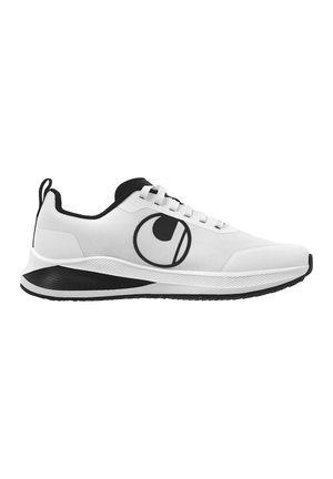 Witte lage sportschoen met zwarte accenten op de zool, zwarte binnenvoering en een groot zwart rond logo aan de zijkant.