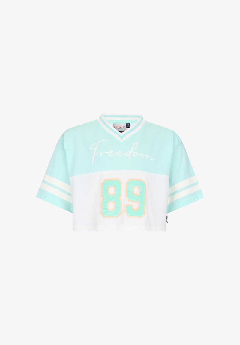 Hellblaues und weißes, kurzärmeliges Cropped-Shirt mit dem Schriftzug "Freedom" und der Zahl "89" auf der Vorderseite, mit V-Ausschnitt-Kragen.
