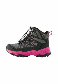 Botte de randonnée noire et grise avec des accents roses, tige texturée, semelle robuste et système de lacets renforcé pour un ajustement sécurisé.