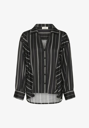 Čierna blúzka s gombíkmi a bielymi vertikálnymi pruhmi, s dlhými rukávmi, V-výstrihom a zakriveným spodným lemom. Hladká tkanina s voľným strihom.