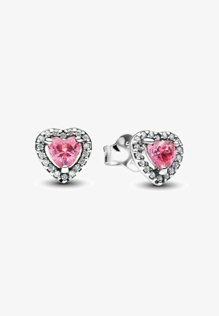 Orecchini a forma di cuore con gemme rosa circondate da cristalli trasparenti, montati in un metallo di tonalità argento. Design con chiusura posteriore sicura.