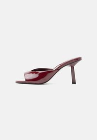 Επιλέχθηκε, dark red