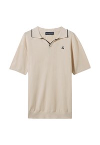 Beige Poloshirt mit kurzen Ärmeln, einem V-Ausschnitt und einem kontrastierenden dunklen Kragenrand. Mit kleinem gesticktem Logo auf der Brust.