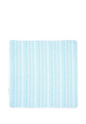 Tappetino da bagno rettangolare blu e bianco con motivi a zigzag in varie tonalità di blu su sfondo bianco.