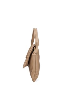 Borsa a spalla in pelle beige con manico annodato, presenta un design morbido e gonfio e una base piatta per la stabilità, mostrata in vista laterale.