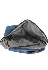 Zaino blu con un interno grigio, caratterizzato da un esterno testurizzato, chiusura con zip e un ampio scomparto aperto per lo stoccaggio.