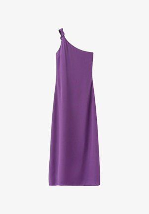 Fioletowa maxi sukienka na jedno ramię z detalem w postaci związanej ramiączka, prostego kroju i gładkiej tkaniny, prezentowana na białym tle.