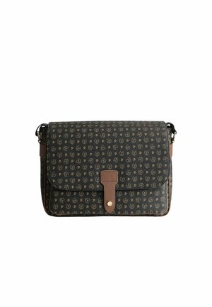 Borsa a tracolla con motivo marrone e nero, dotata di chiusura a pattina, caratterizzata da una tracolla in pelle, fibbia in metallo e dettagli con logo distintivo.
