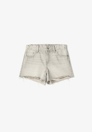 Shorts in denim grigio con orlo strappato, caratterizzati da borchie metalliche lungo la vita e il classico design a cinque tasche.