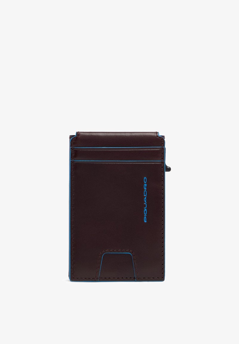 Porte-cartes mince en cuir marron foncé avec bordure bleue, plusieurs emplacements pour cartes et une petite languette sur le côté pour un accès facile.