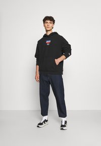 Levi's® RELAXED GRAPHIC - Sweatshirt com capuz - black