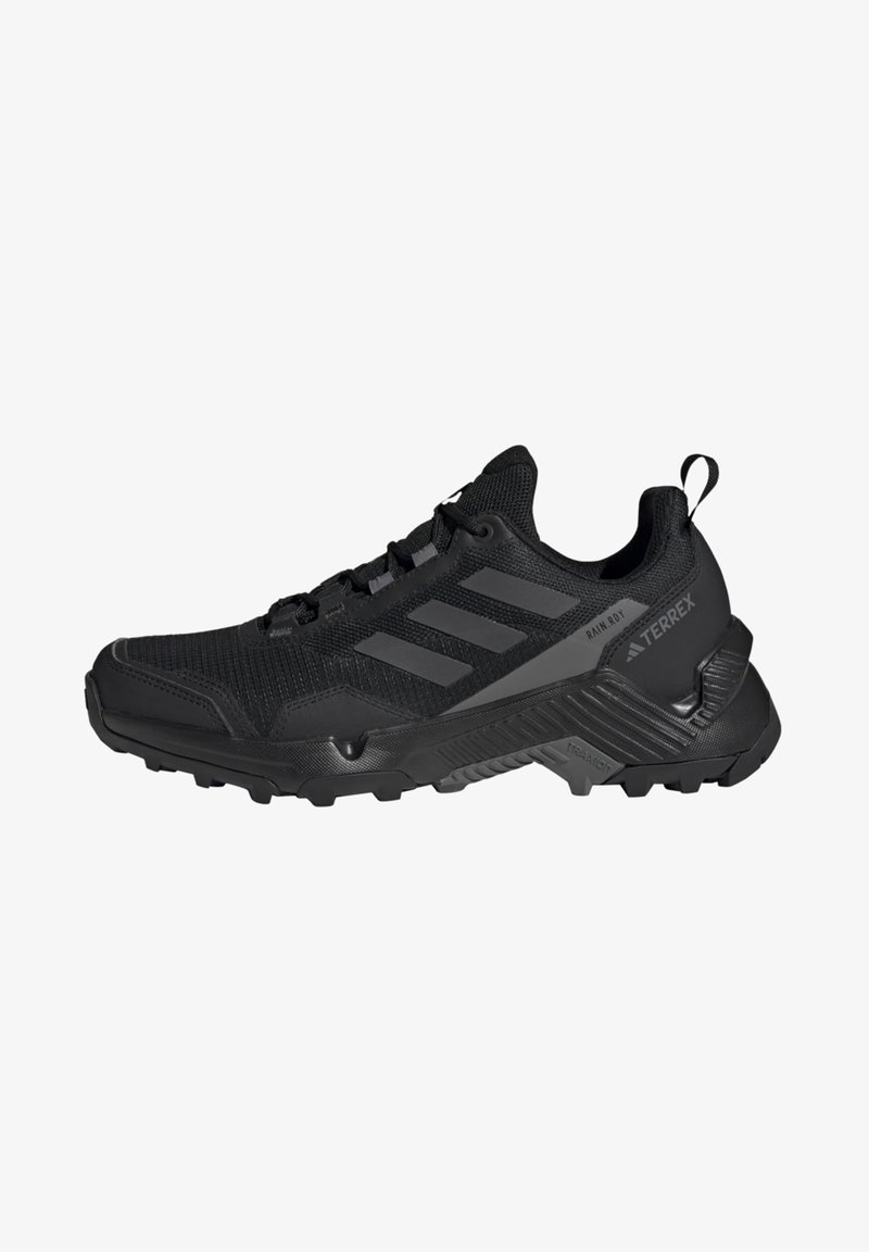 Chaussure de trail Adidas Terrex noire avec semelle texturée, trois bandes latérales, et inscriptions « Rain RDY » et « Terrex » sur le côté.