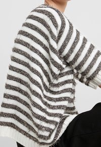 MAX&Co. Sweter