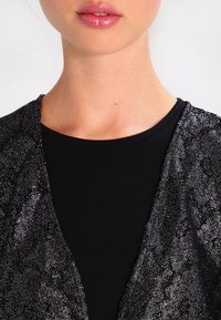 Miss Selfridge Blejzr - black