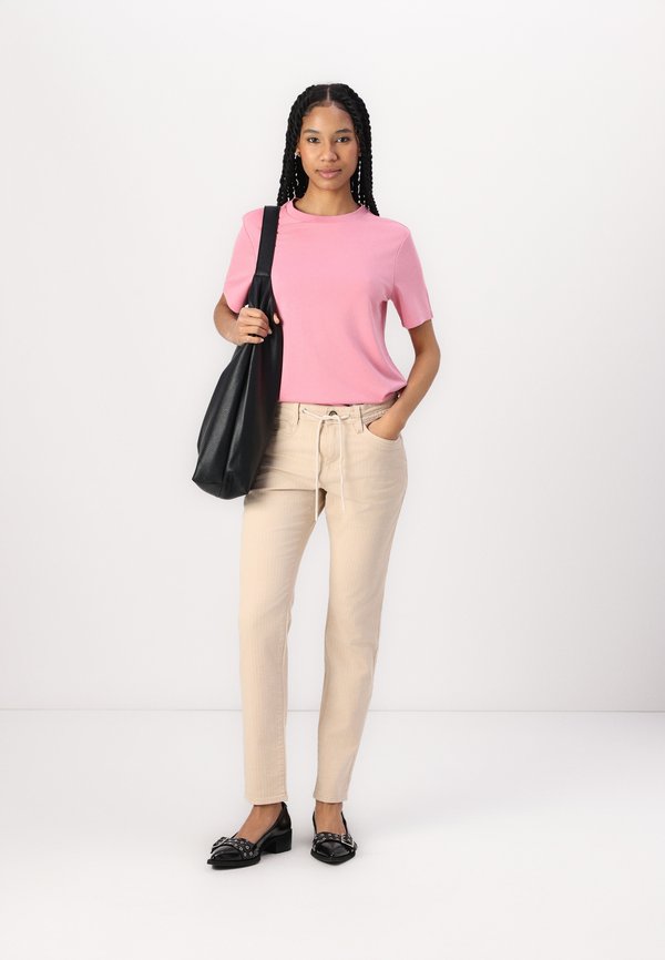 MODERN FLUENT - Basic T-shirt2