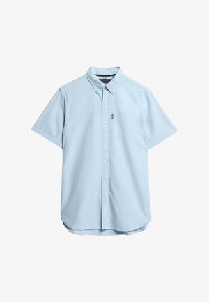 Lichtblauwe korte mouwen overhemd met knopen en een kraag, voorzien van een borstzak en een gebogen zoom, gemaakt van een zachte stof.