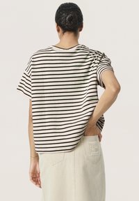 Soaked in Luxury INGO BOXY - Camiseta estampada - white and black stripe