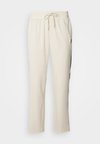 STERLING TRACK PANTS - Spodnji deli trenirk - ivory/blueprint