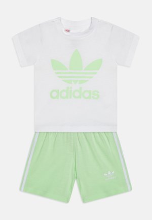 UNISEX SET - Shorts - semi green spark