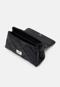 Steve Madden BVOLTURI - Skulderveske - black/silver