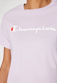 Champion ICONS CREWNECK CONTRAST LOGO - Apdrukāts T-krekls - lilac