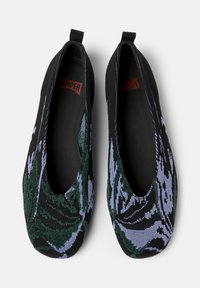Black slip-on shoes with a floral pattern in green and purple, featuring Camper and Twins branding on the insoles.