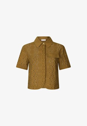 Camicia a maniche corte con colletto in senape, caratterizzata da un intricato motivo a intaglio, con tasca frontale e chiusura con bottoni. Tessuto testurizzato.