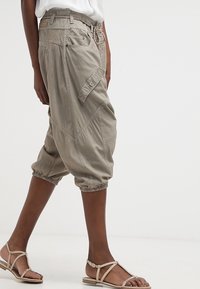 Culture Shorts - khaki