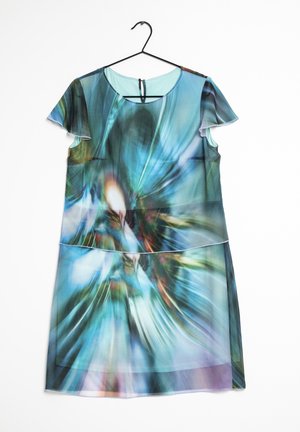 Robe à manches courtes couleur sarcelle avec un motif floral abstrait. Tissu transparent, design superposé, col rond et fermeture éclair dans le dos.