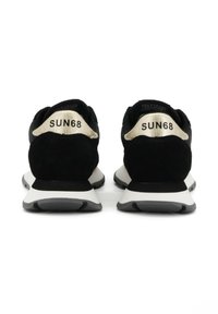 Pair of black and white sneakers shown from the back, with SUN68 logo on beige heel tab and white rubber soles.
