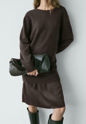 - Sukienka dzianinowa