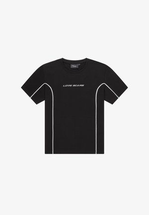 Melnā īsām piedurknēm T-kreklā ar baltām maliņām sānos, ar uzrakstu "LOVE SCARS" mūsdienīgā fontā priekšpusē. Kokvilnas materiāls.