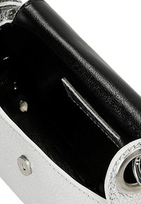 Thumbnail Image 3