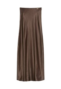 Brązowa satynowa spódnica midi o lekkim połysku i rozkloszowanym dołku, z małą prostokątną metalową metką marki przy pasku.