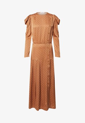 Robe en satin marron avec des pois blancs, manches longues, épaules bouffantes, taille froncée et détails de boutons sur le côté de la jupe.