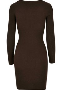 Robe marron foncé à manches longues en maille côtelée, silhouette ajustée et encolure ronde, vue de dos.