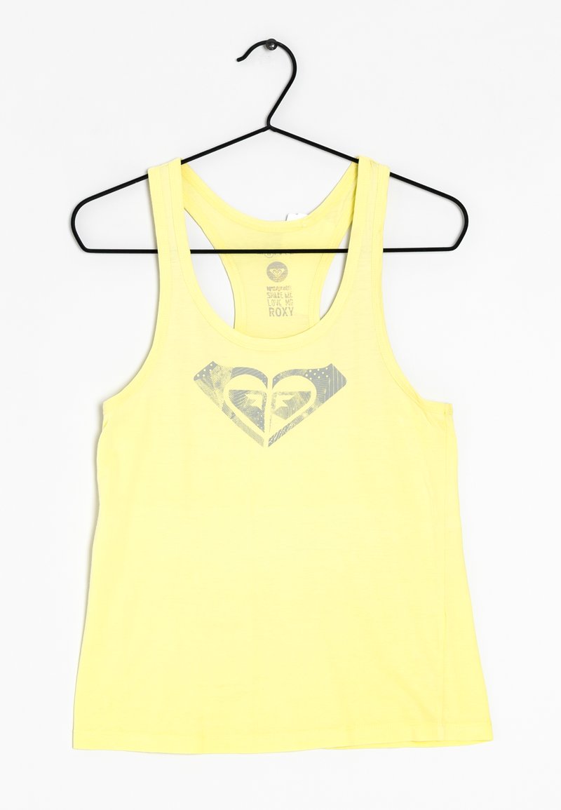 Débardeur jaune sans manches à dos nageur avec un logo en forme de cœur argenté sur la poitrine, accroché à un cintre en fil noir.