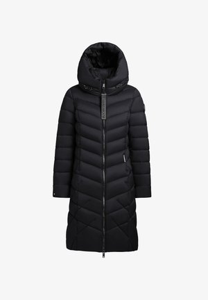 Zwarte pufferjas met hoge kraag, chevron-stiksel, ritssluiting aan de voorkant en branding op de rits, met lange mouwen en een knielange snit.