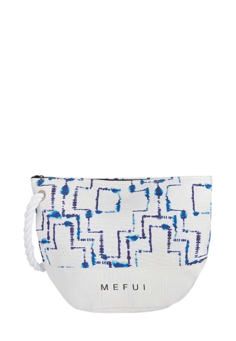 Borsa di cotone con un motivo geometrico blu e bianco, dotata di manico a corda e con il logo stampato "MEFUI" sulla base.