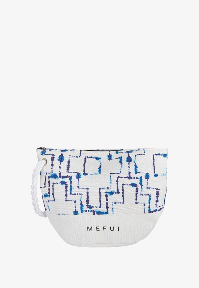 Borsa di cotone con un motivo geometrico blu e bianco, dotata di manico a corda e con il logo stampato "MEFUI" sulla base.