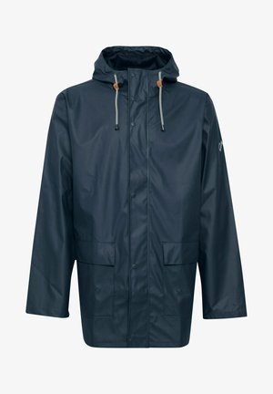 Impermeabile blu navy con cappuccio, chiusura frontale a scatto, due grandi tasche frontali e lacci a contrasto. Texture liscia e lucida.