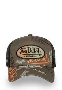 Gorra de camionero marrón con un logo bordado en negro y naranja prominente en la parte frontal, con varios estampados y patrones en tonos más claros.