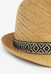 Next REGULAR FIT - Kalap - ikat band textured