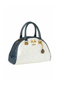 Gestepptes Handtasche in Weiß und Marineblau, mit goldenen Akzenten, zwei oberen Griffen und einem abnehmbaren Charm. Abgerundete Form mit Reißverschluss.