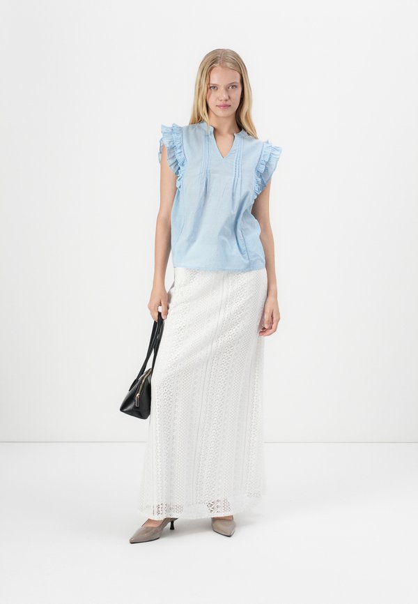 ONLRAINA V NECK RUFFLE - Blouse - soft chambray2