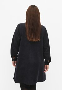 Zizzi MIT REISSVERSCHLUSS  - Košilové šaty - black