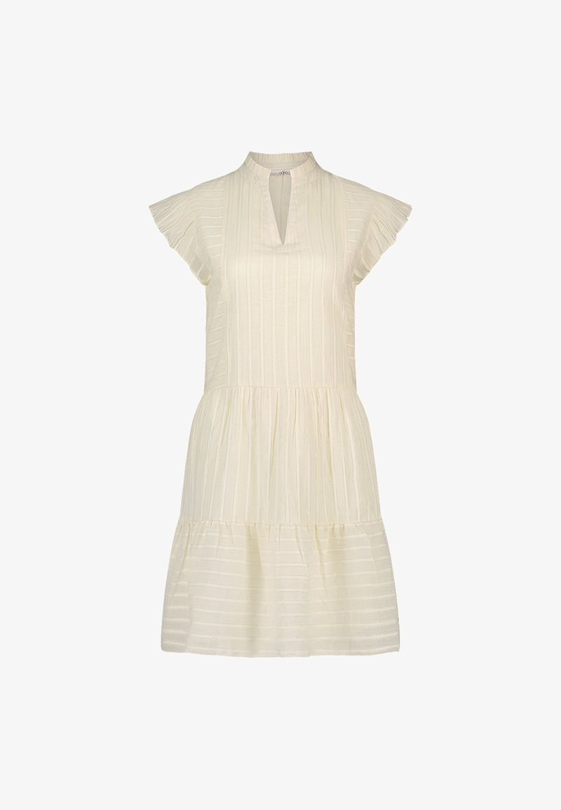 Robe à manches courtes couleur crème avec jupe à volants, rayures verticales texturées et encolure en V avec un petit col.