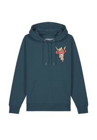Teal hoodie met een grote frontzak, capuchon met koord en een grafisch ontwerp van een hand die een roze skateboard vasthoudt, met tattoos op de mouw.