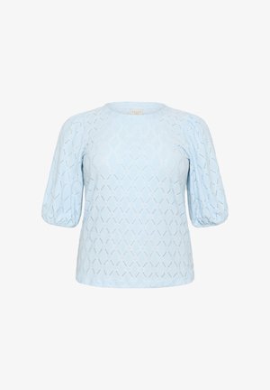Lys blå kortærmet top med en tekstureret diamantmønster og pufærmer, med en rund hals og en lige kant.